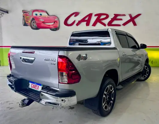 TOYOTA-HILUX-2021
