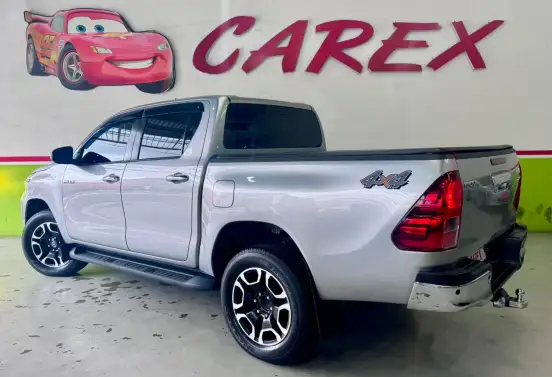 TOYOTA-HILUX-2021