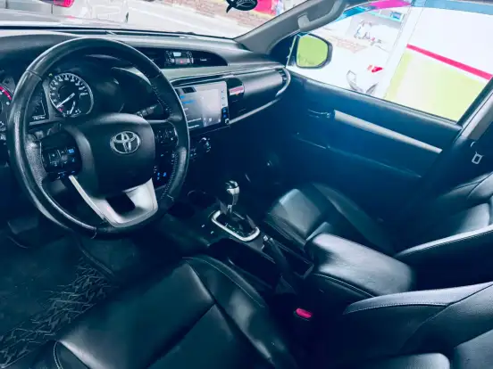 TOYOTA-HILUX-2021