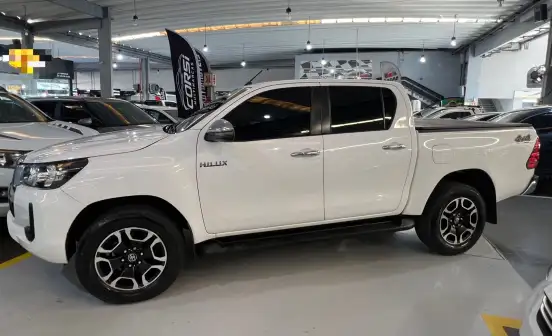 TOYOTA-HILUX-2022
