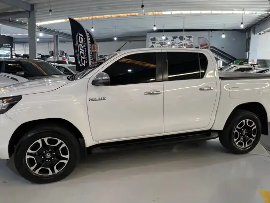 TOYOTA-HILUX-2.8 D-4D TURBO DIESEL CD SRV 4X4 AUTOMÁTICO TOYOTA-HILUX-2022