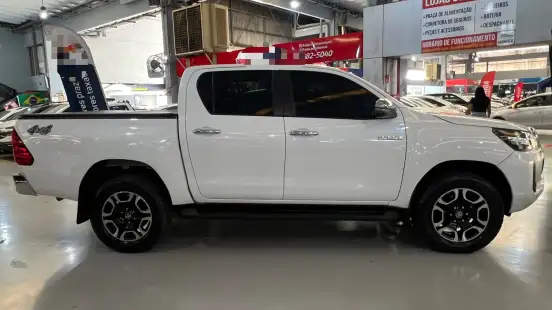 TOYOTA-HILUX-2022