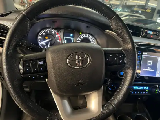 TOYOTA-HILUX-2022