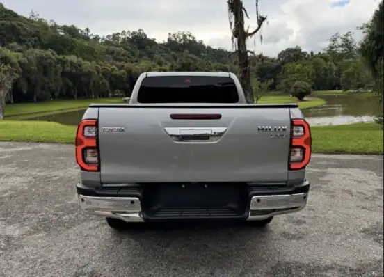 TOYOTA-HILUX-2025