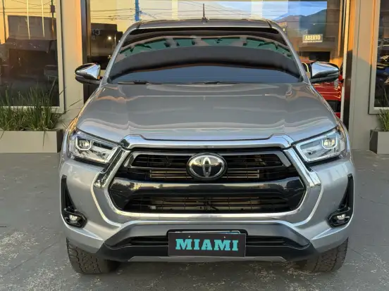 TOYOTA-HILUX-2021