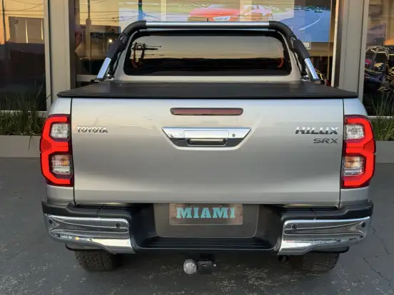 TOYOTA-HILUX-2021