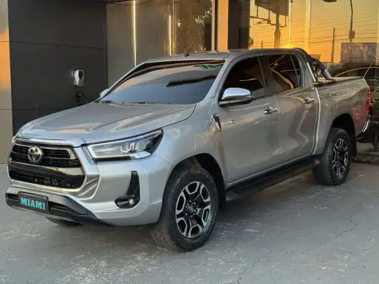 TOYOTA-HILUX-2021