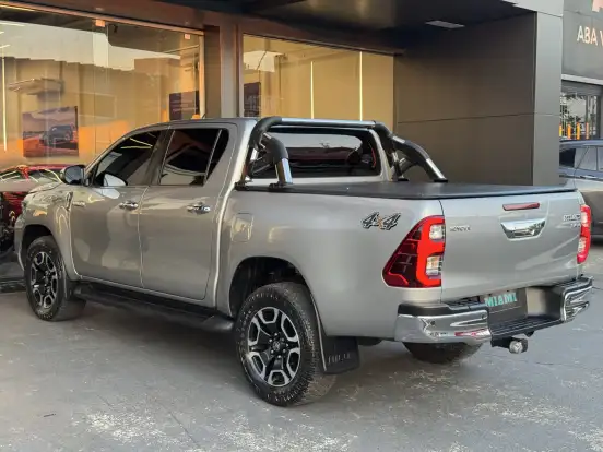 TOYOTA-HILUX-2.8 D-4D TURBO DIESEL CD SRX 4X4 AUTOMÁTICO TOYOTA-HILUX-2021