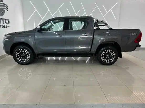 TOYOTA-HILUX-2021