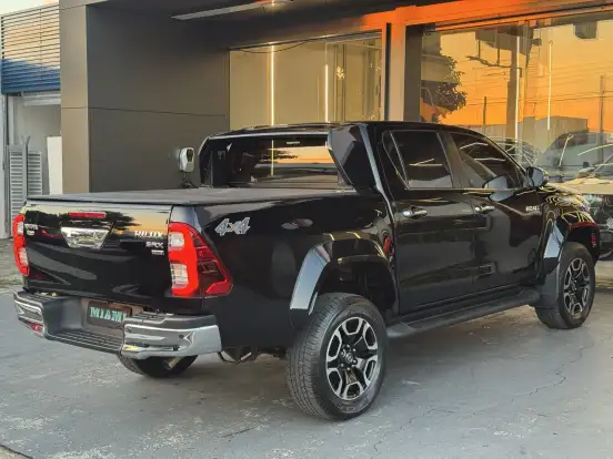TOYOTA-HILUX-2.8 D-4D TURBO DIESEL CD SRX PLUS 4X4 AUTOMÁTICO TOYOTA-HILUX-2025