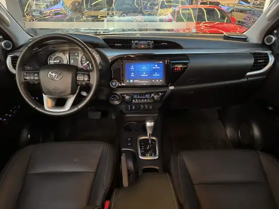 TOYOTA-HILUX-2.8 D-4D TURBO DIESEL CD SRX PLUS 4X4 AUTOMÁTICO TOYOTA-HILUX-2025