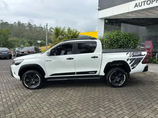 TOYOTA-HILUX-2018