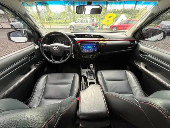 TOYOTA-HILUX-2018