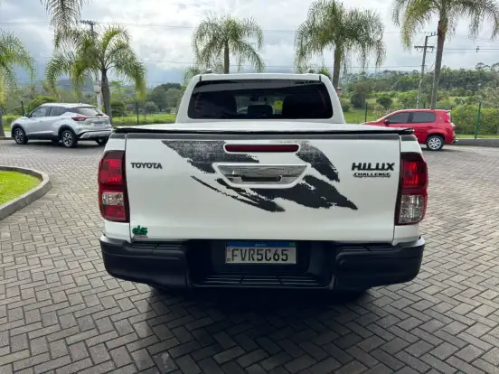 TOYOTA-HILUX-2018