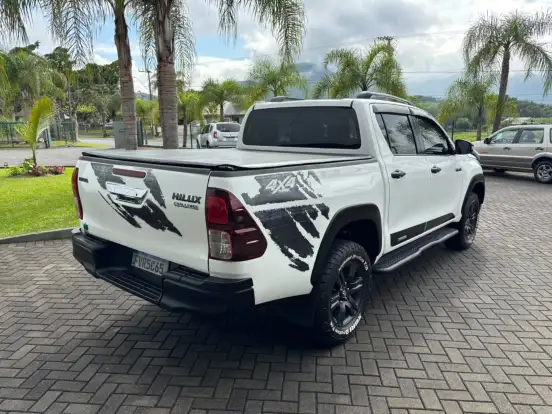 TOYOTA-HILUX-2018