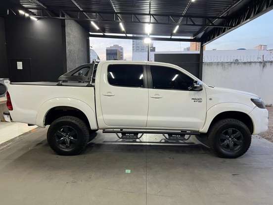 TOYOTA-HILUX-2012