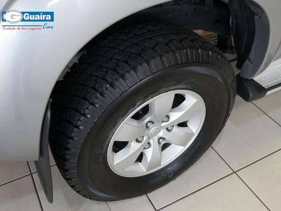 TOYOTA-HILUX-2.7 SRV 4X2 CD 16V FLEX 4P AUTOMÁTICO TOYOTA-HILUX-2014