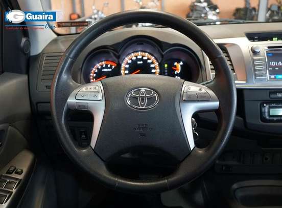 TOYOTA-HILUX-2014