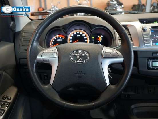 TOYOTA-HILUX-2.7 SRV 4X2 CD 16V FLEX 4P AUTOMÁTICO TOYOTA-HILUX-2014