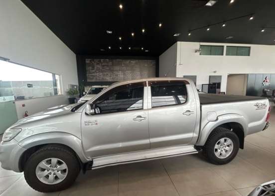 TOYOTA-HILUX-2013