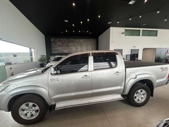 TOYOTA-HILUX-2.7 SRV 4X4 CD 16V FLEX 4P AUTOMÁTICO TOYOTA-HILUX-2013