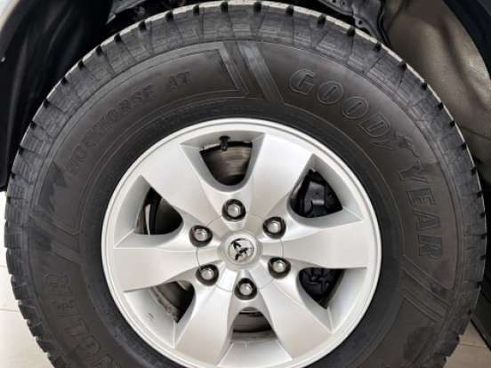 TOYOTA-HILUX-2.7 SRV 4X4 CD 16V FLEX 4P AUTOMÁTICO TOYOTA-HILUX-2013