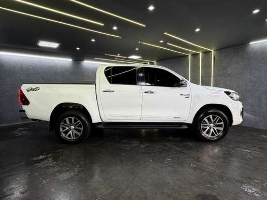 TOYOTA-HILUX-2019