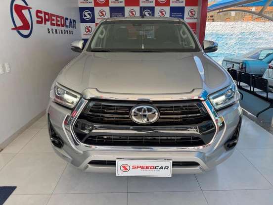 TOYOTA-HILUX-2021
