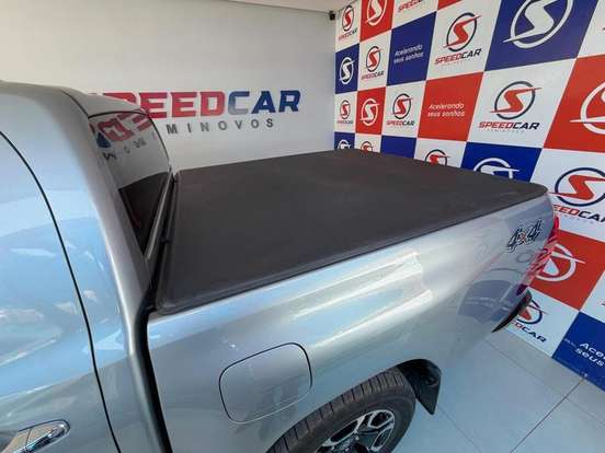 TOYOTA-HILUX-2021