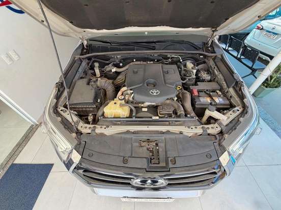 TOYOTA-HILUX-2021