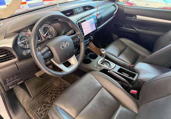 TOYOTA-HILUX-2021
