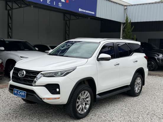 TOYOTA-HILUX-2021