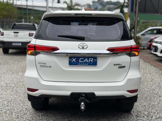 TOYOTA-HILUX-2021