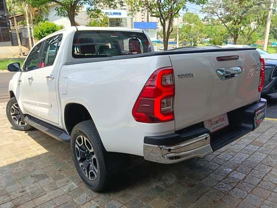 TOYOTA-HILUX-2021