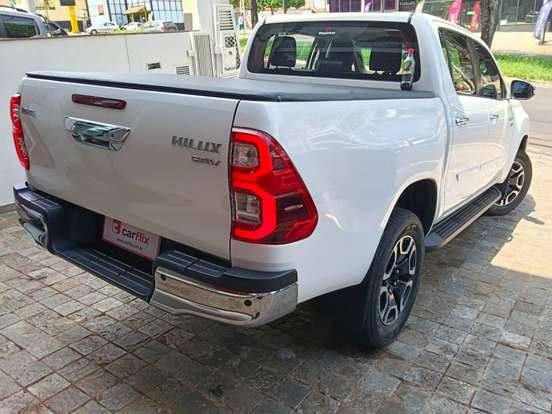 TOYOTA-HILUX-2021