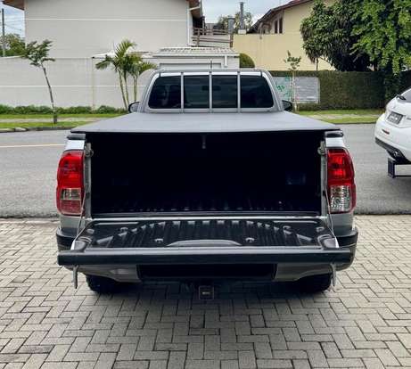 TOYOTA-HILUX-2017