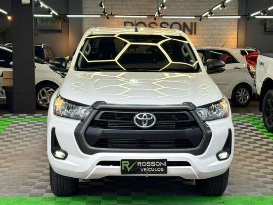 TOYOTA-HILUX-2.8 D-4D TURBO DIESEL CD CONQUEST 4X4 AUTOMÁTICO TOYOTA-HILUX-2023