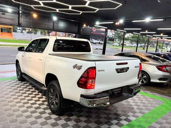 TOYOTA-HILUX-2023