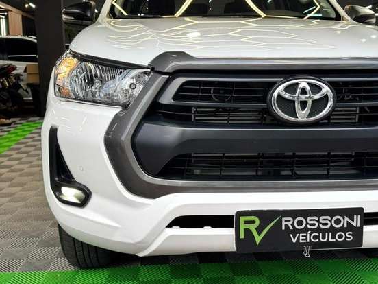 TOYOTA-HILUX-2023