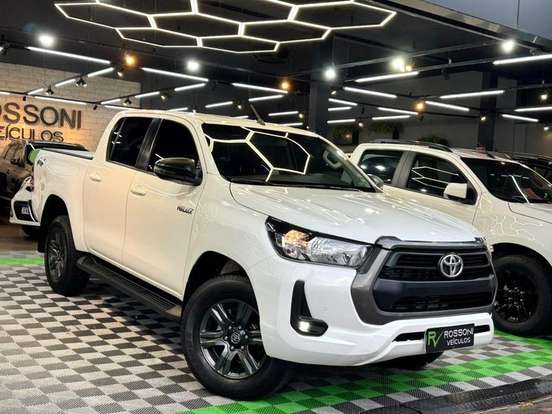 TOYOTA-HILUX-2.8 D-4D TURBO DIESEL CD CONQUEST 4X4 AUTOMÁTICO TOYOTA-HILUX-2023