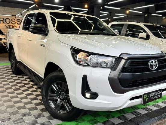 TOYOTA-HILUX-2023