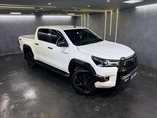 TOYOTA-HILUX-2023