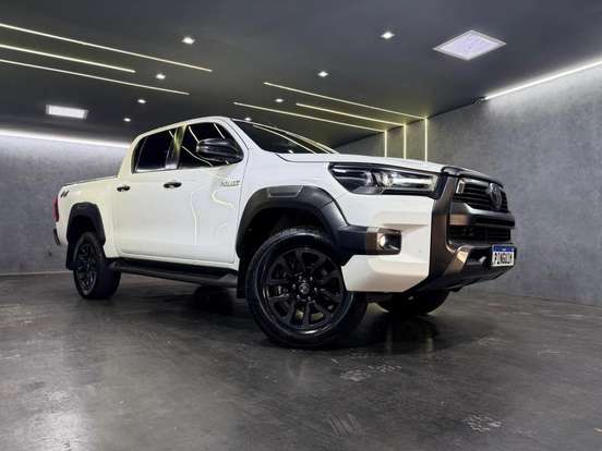 TOYOTA-HILUX-2023