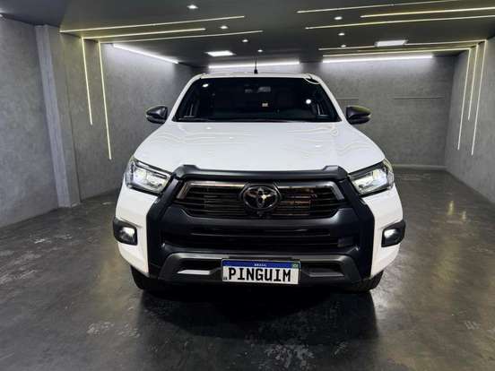 TOYOTA-HILUX-2023