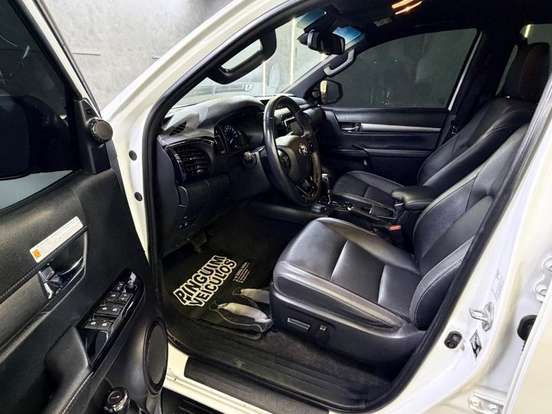 TOYOTA-HILUX-2023