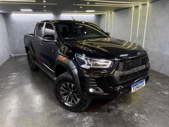 TOYOTA HILUX 2.8 D-4D TURBO DIESEL CD GR-S 4X4 AUTOMÁTICO