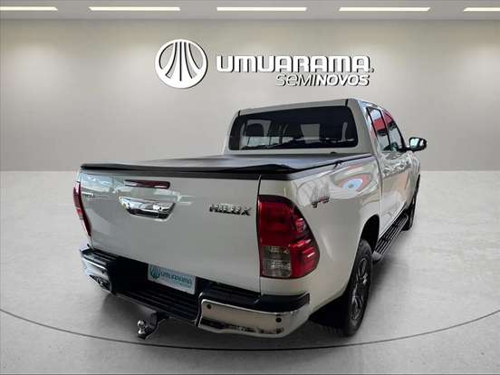 TOYOTA-HILUX-2.8 D-4D TURBO DIESEL CD SR 4X4 AUTOMÁTICO TOYOTA-HILUX-2024