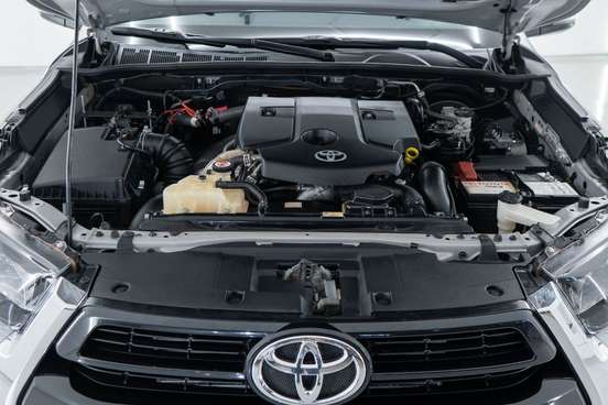 TOYOTA-HILUX-2.8 D-4D TURBO DIESEL CD SRV 4X4 AUTOMÁTICO TOYOTA-HILUX-2023