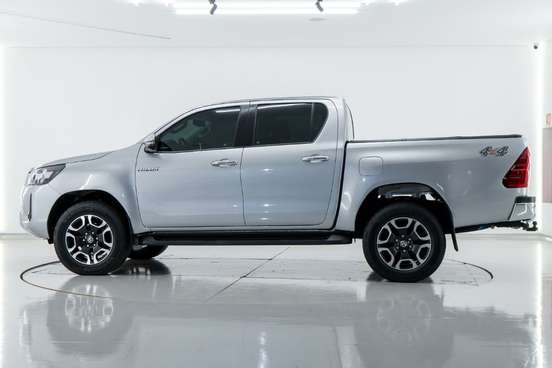 TOYOTA-HILUX-2023