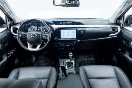 TOYOTA-HILUX-2.8 D-4D TURBO DIESEL CD SRV 4X4 AUTOMÁTICO TOYOTA-HILUX-2023